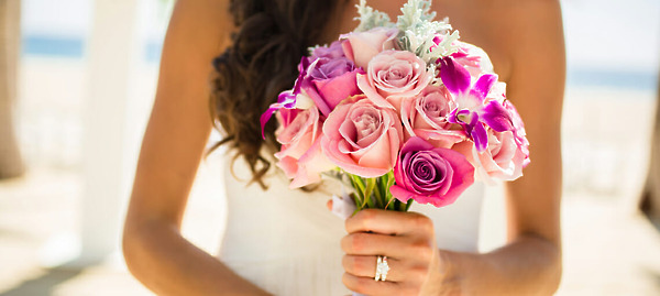 9 Beautiful Destination Wedding Flower Options