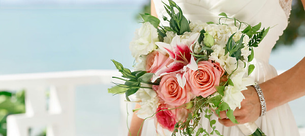 8 spring wedding bouquets that'll dazzle the beach aisle destination weddings rose bouquet