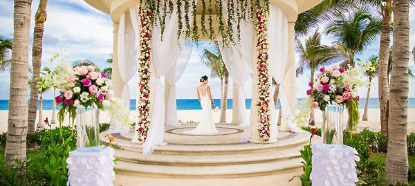 How to Infuse Spring Into Your Destination Wedding