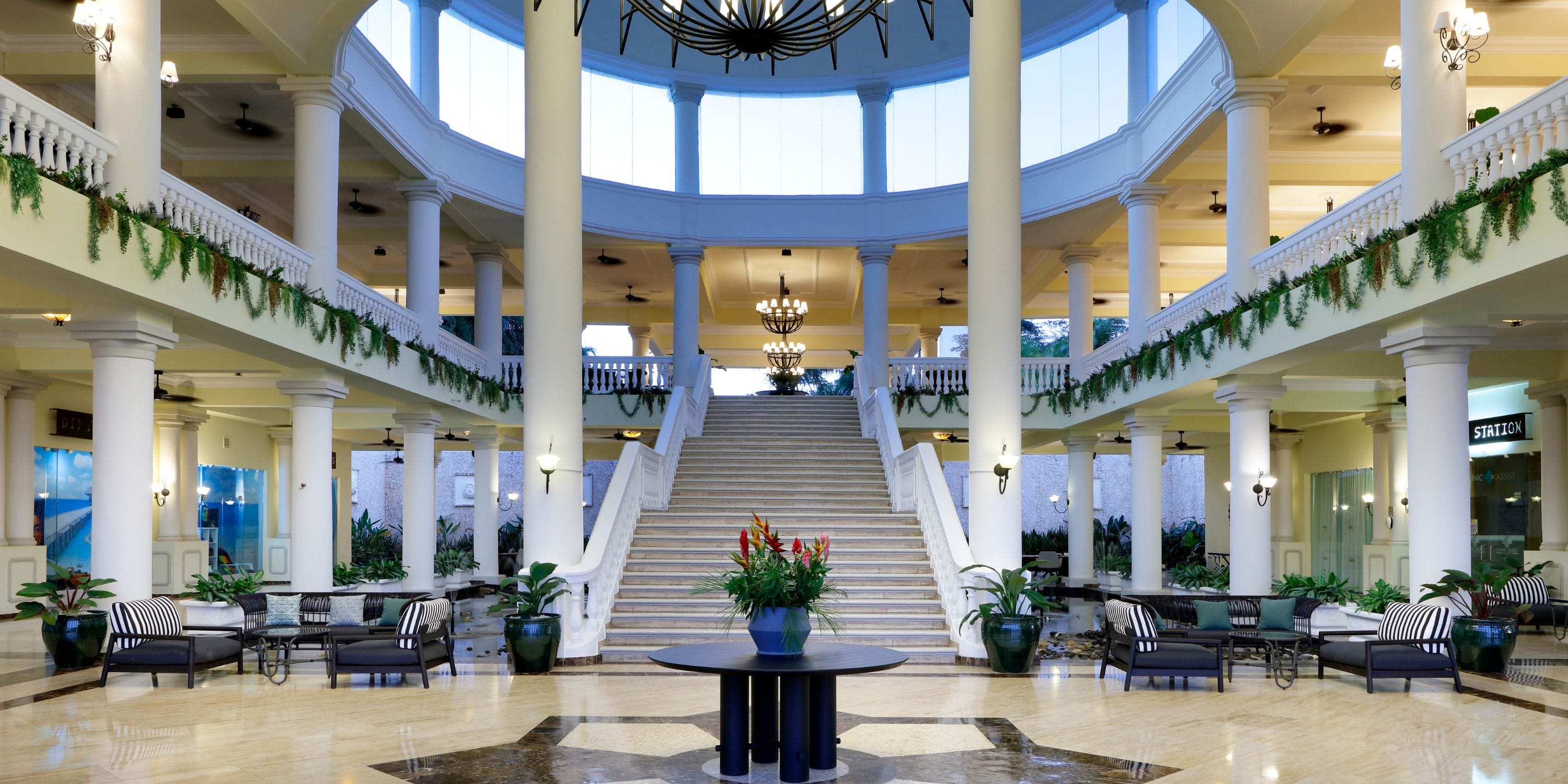 Grand Palladium Jamaica: lobby with grand staircase, ideal for a destination wedding entrance.