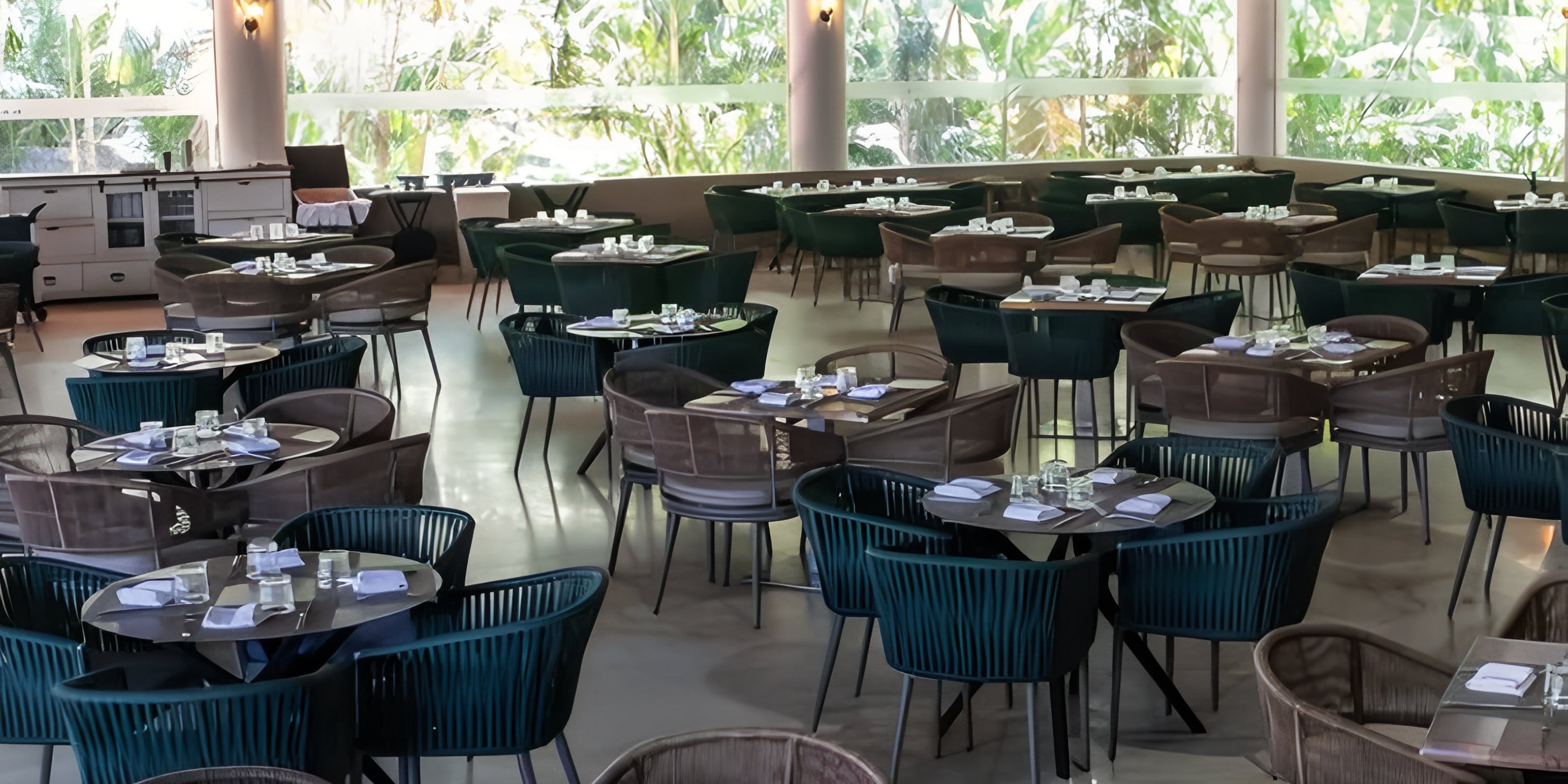 Grand Palladium Vallarta: Airy dining space with elegant tables, ideal for a destination wedding.
