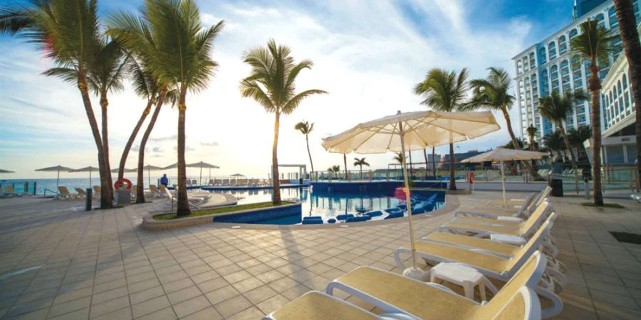 RIU Cancun2gal