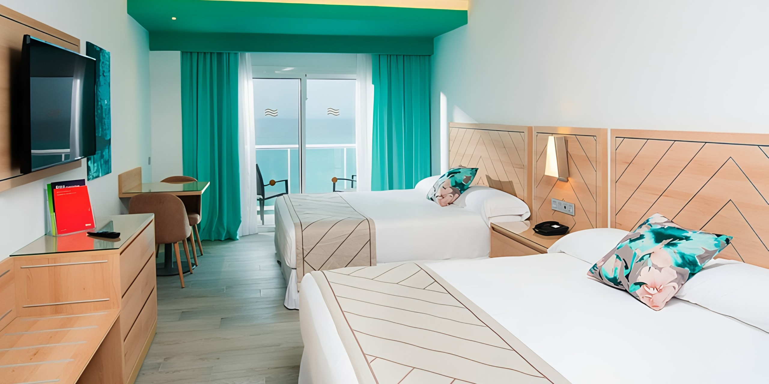 Hotel RIU Ocho Rios resort room with twin beds, simplistic design, and balcony access.
