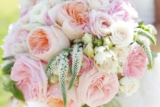 12 summer destination wedding flowers classic rose bouquet inspiration