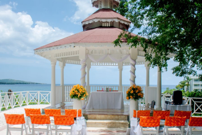 grand palladium lady hamilton destination wedding jamaica gazebo montego bay all-inclusive cheap wedding packages