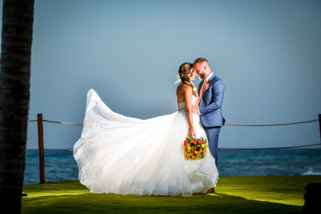 destination wedding hyatt ziva cancun mexico gazebo ceremony couple