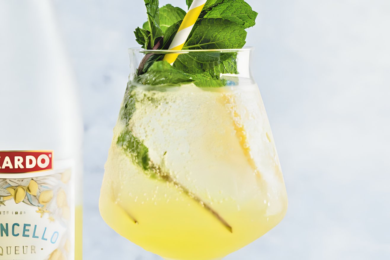 destination wedding cocktails limoncello prosecco spritz summer beverages bubbly champagne