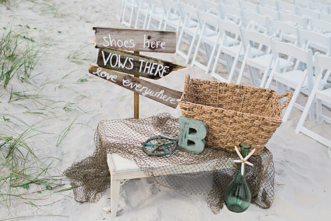 christmas wedding ideas to take to the beach destination weddings diy unique signage