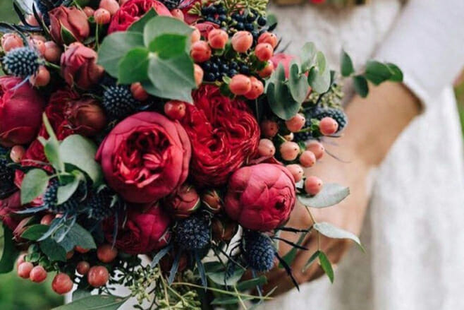 8 winter inspired destination wedding bouquets backup berries bouquet