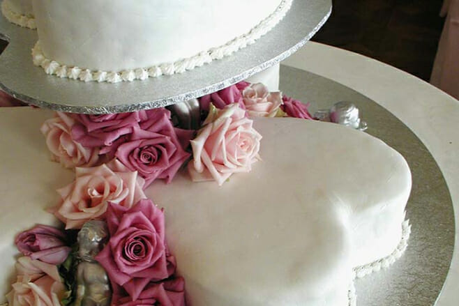 10 valentine's day destination wedding ideas heart themed cake inspiration