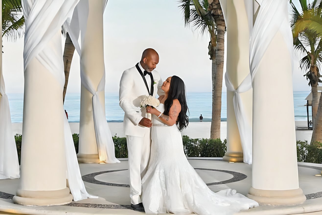 hyatt ziva los cabos destination wedding gazebo destify couple mexico all-inclusive resort