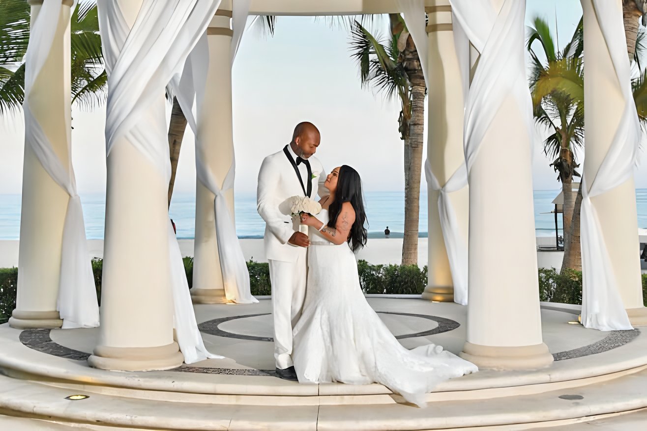 how much does a destination wedding cost in cabo hyatt ziva los cabos gazebo couple