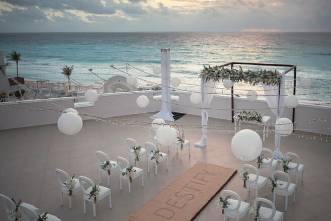 the destination wedding trends to keep and ditch in 2022 panama jack cancun rooftop venue