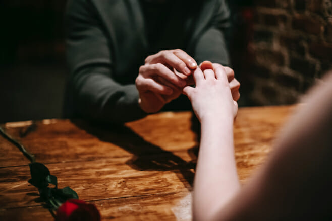 how to pull of the perfect marriage proposal destination weddings restaurant engagement