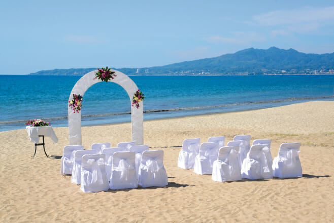 5 mexico resorts you can get to quickly from LAX riu vallarta beach wedding venue