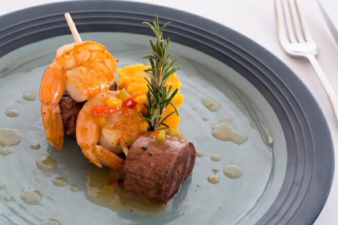 mouthwatering destination wedding catering ideas surf and turf royalton riviera cancun mexico