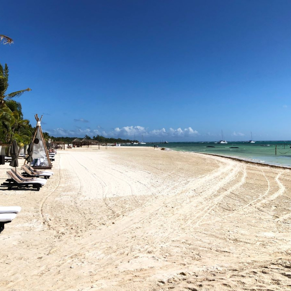 The white sands of Papito's Beach in El Dorado Maroma on a perfect day