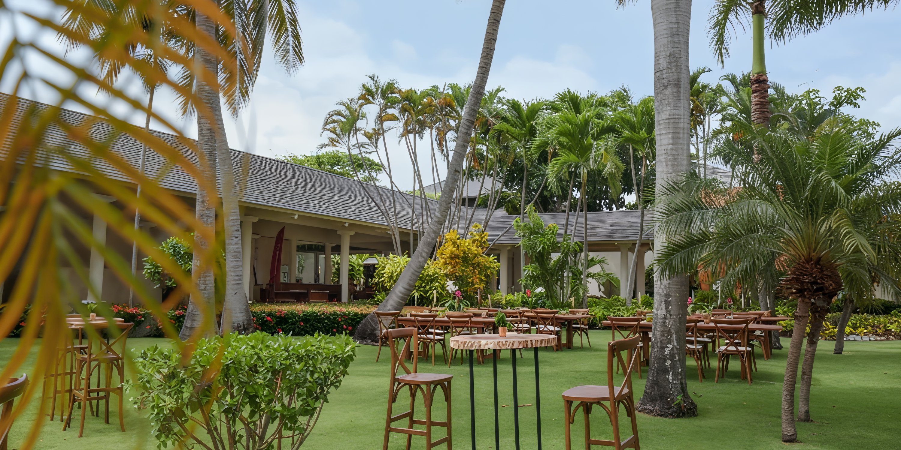 Iberostar Waves Punta Cana offers a lawn courtyard with tables and palm trees, ideal for a wedding.