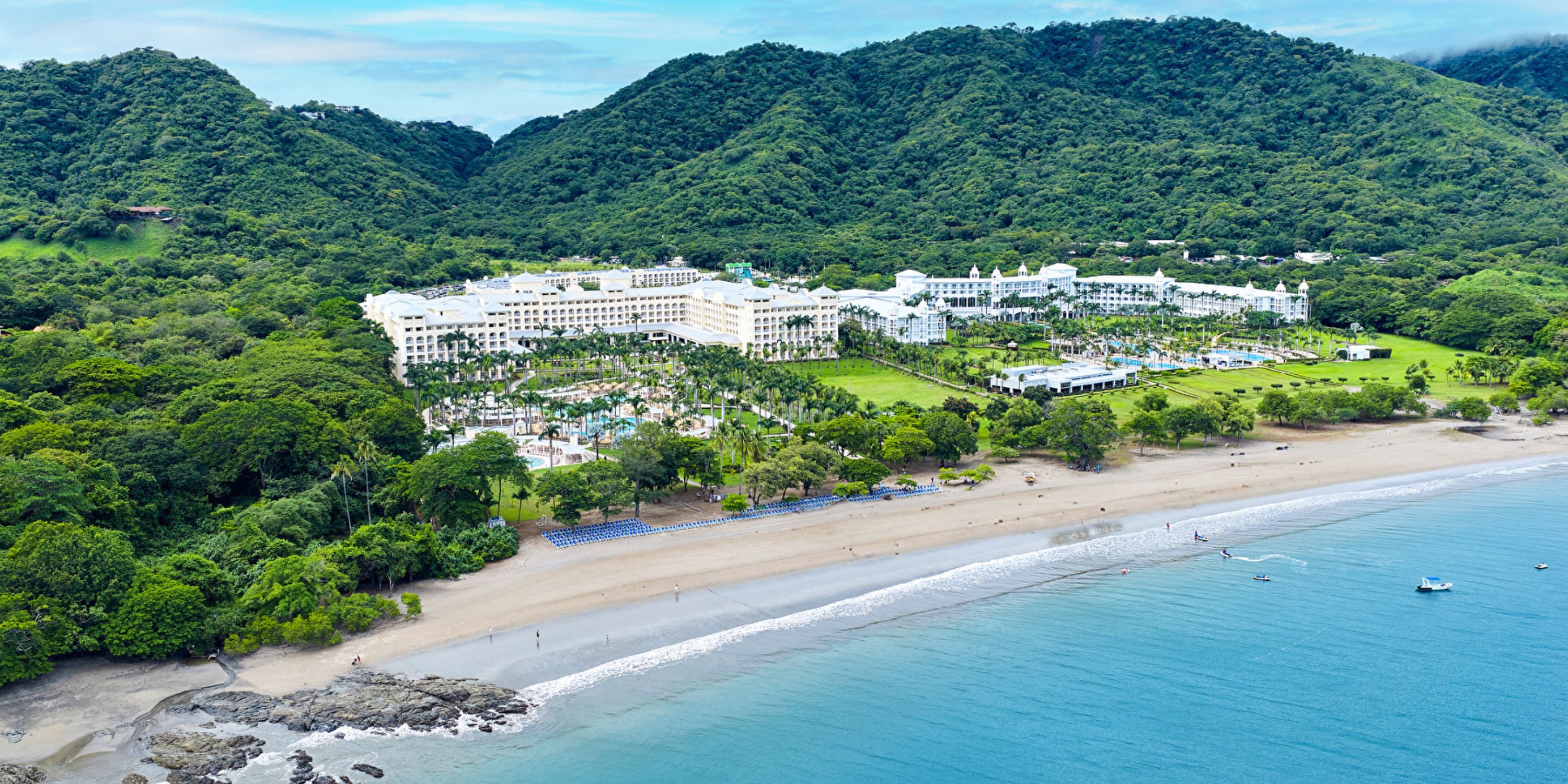 Hotel Riu Guanacaste: ideal destination wedding spot with beachfront views, lush greenery, and mountains.