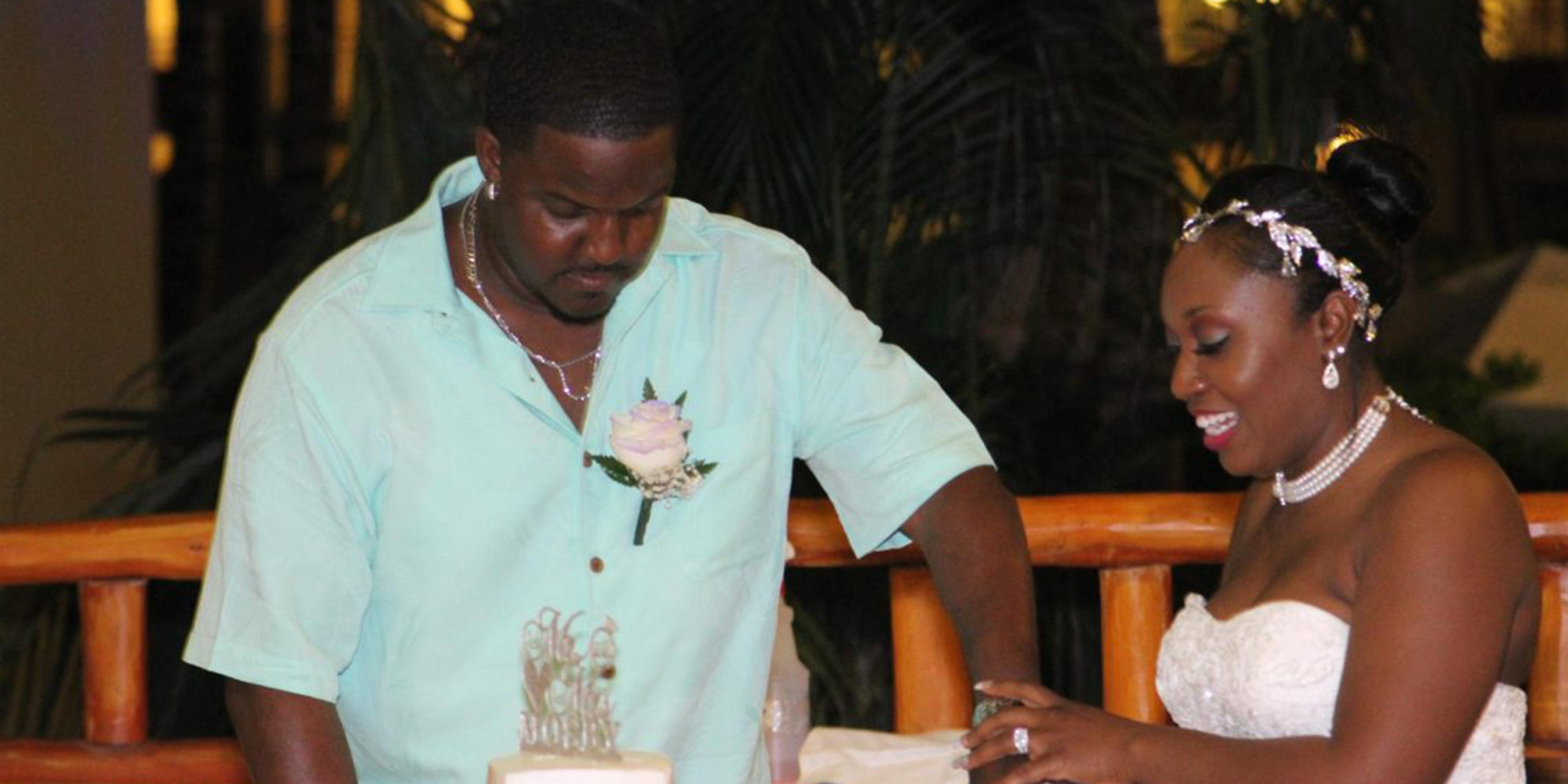 Tissanie and Tyrone cut their wedding cake