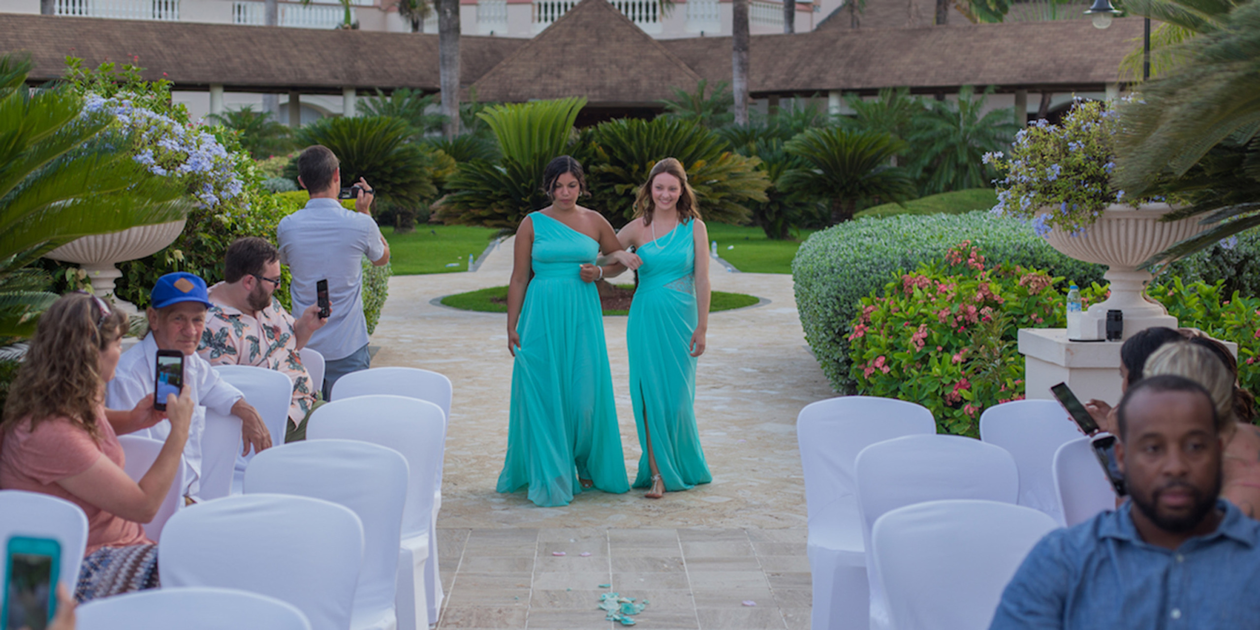Beautiful bridesmaids with Yolands at the Yolanda and Brett destination wedding organized by Destify