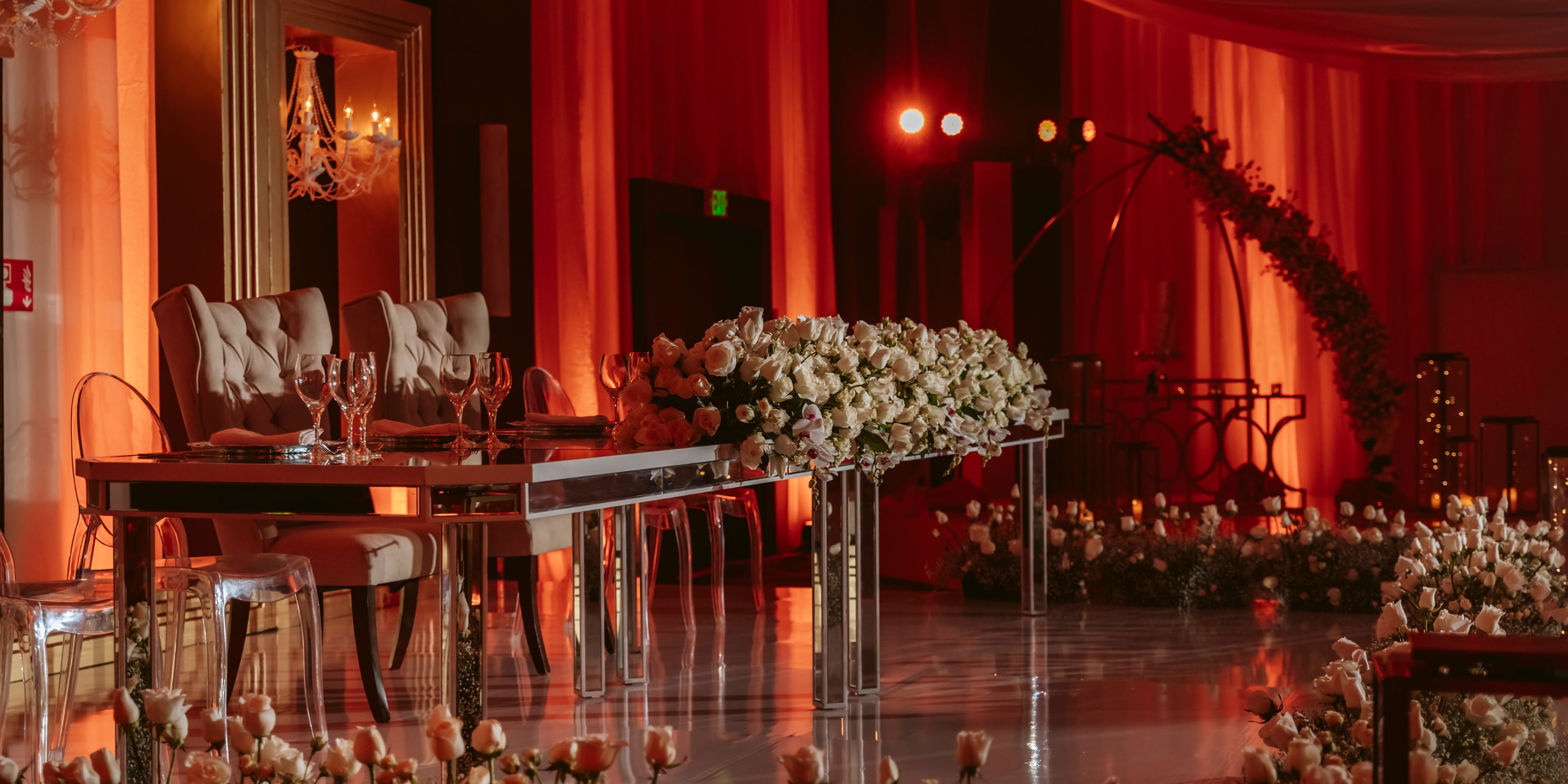 Warmly lit destination wedding banquet at Le Blanc Spa Resort Cancun, beautifully decorated for celebration.