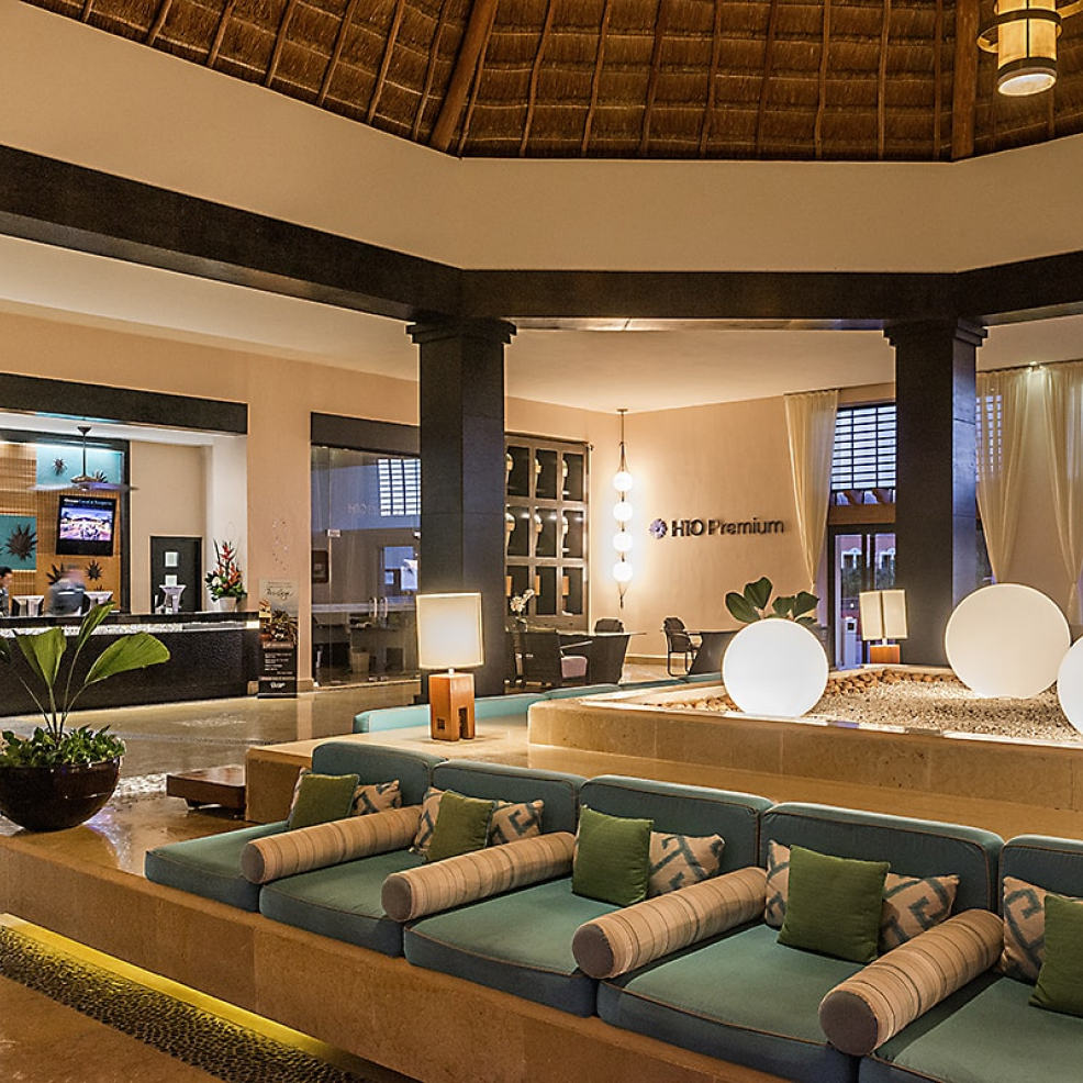 OCEAN CORAL AND TURQUESA Lobby Terrace (1)