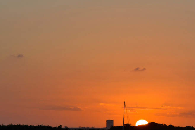 Sunset boat ride on Cancun Sailing to Isla Mujeres