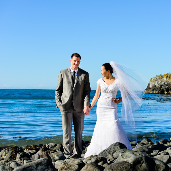 A bride and groom at a destination wedding in Jamaica with cheap wedding packages.