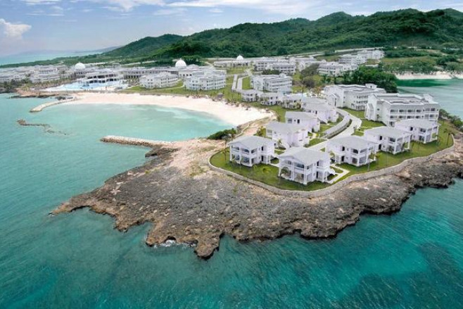 Aerial view of Grand Palladium Jamaica, an all-inclusive resort great for a cheap wedding package destination wedding.