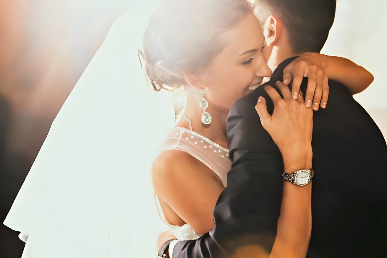 A couple's last dance at a destination wedding