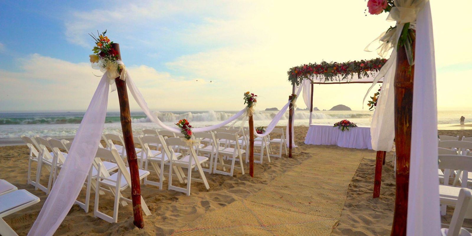A wedding ceremony arranged at the Grand Park Royal Puerto Vallarta.