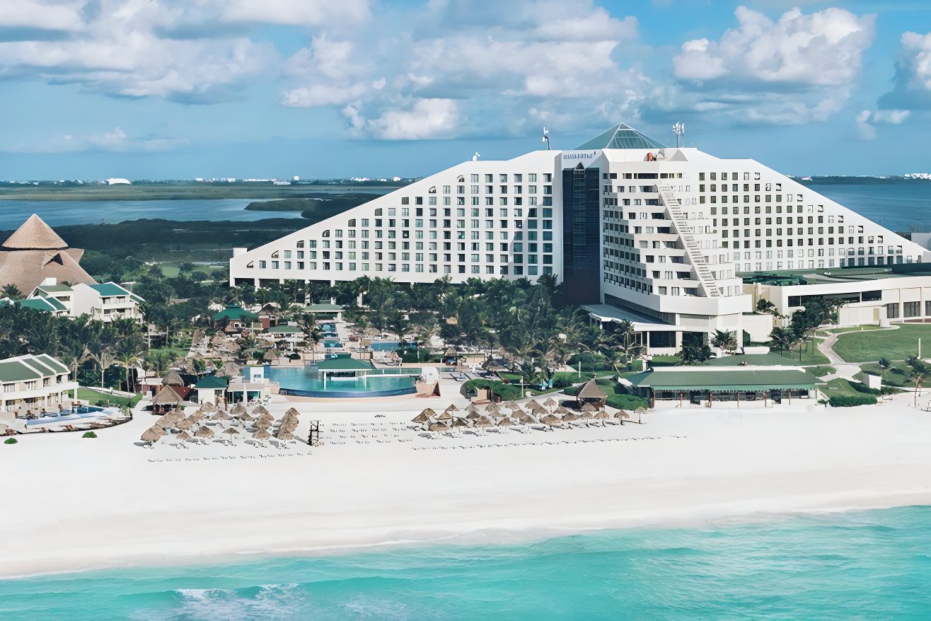 Beautiful Iberostar Selection Cancun one of the best cancun wedding resorts