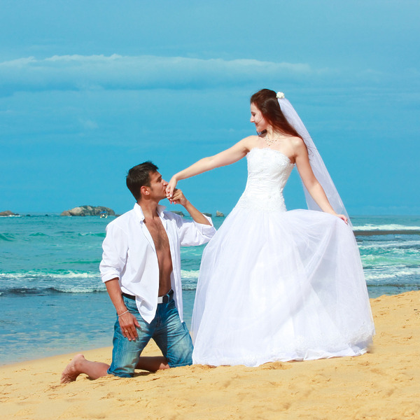 5 Destination Wedding Packages Under $5,000 (2026): What&rsquo;s Included, Hidden Costs & How to Stay Under Budget