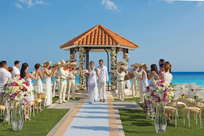 Couple after their destination wedding in a cabo wedding venue