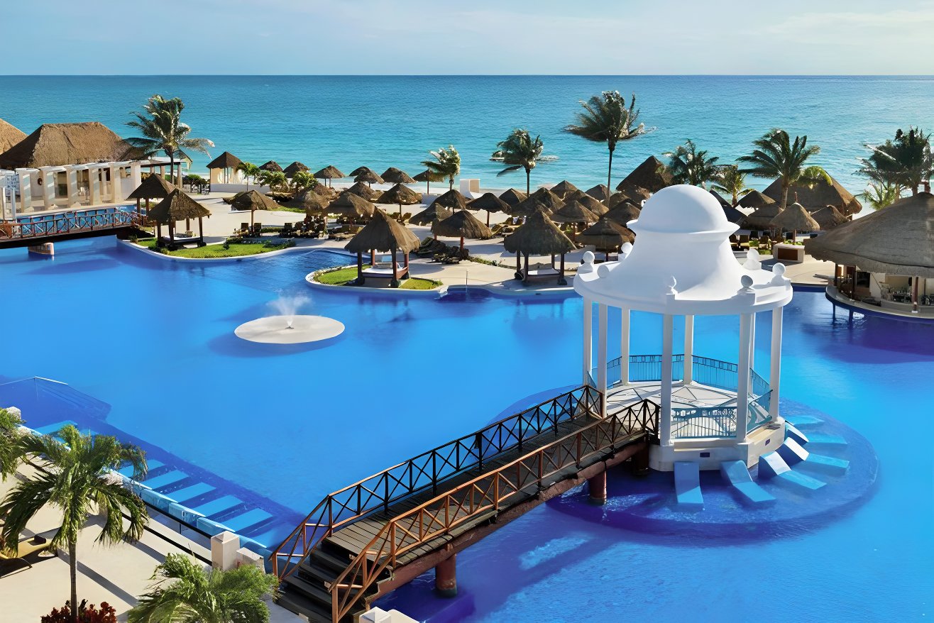 Aerial view of Dreams Sapphire, an all-inclusive resort offering mexico wedding packages under $5000