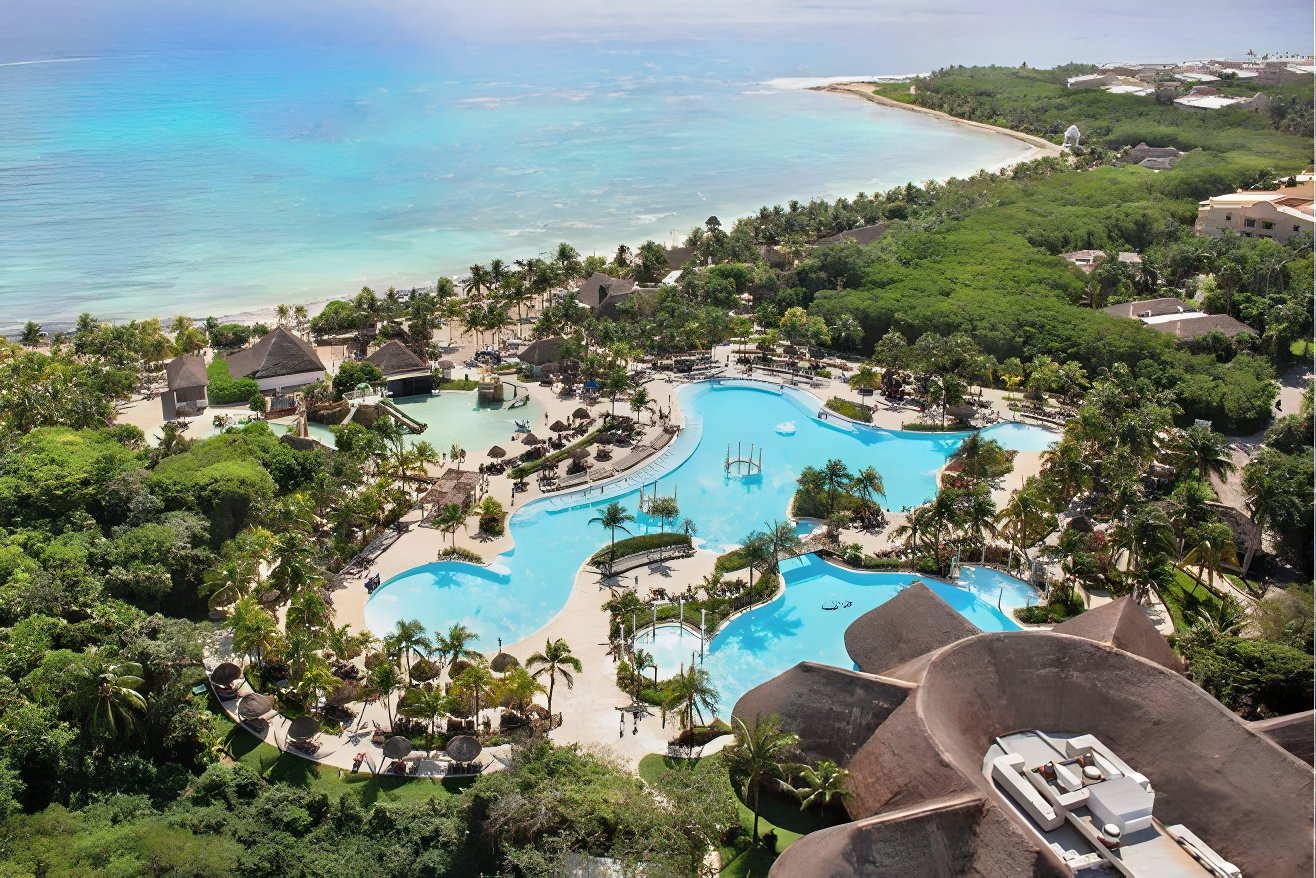 Aerial view of Grand Palladium Colonial, an all-inclusive resort offering destination wedding packages for 20 people