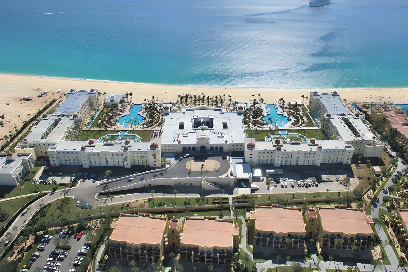 Aerial view of the all-inclusive Riu Palace Cabo San Lucas, offering Los Cabos destination weddings