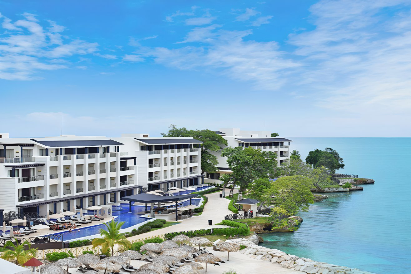 All-inclusive Hideaway at Royalton Negril in Jamaica offers wedding packages for 10 people