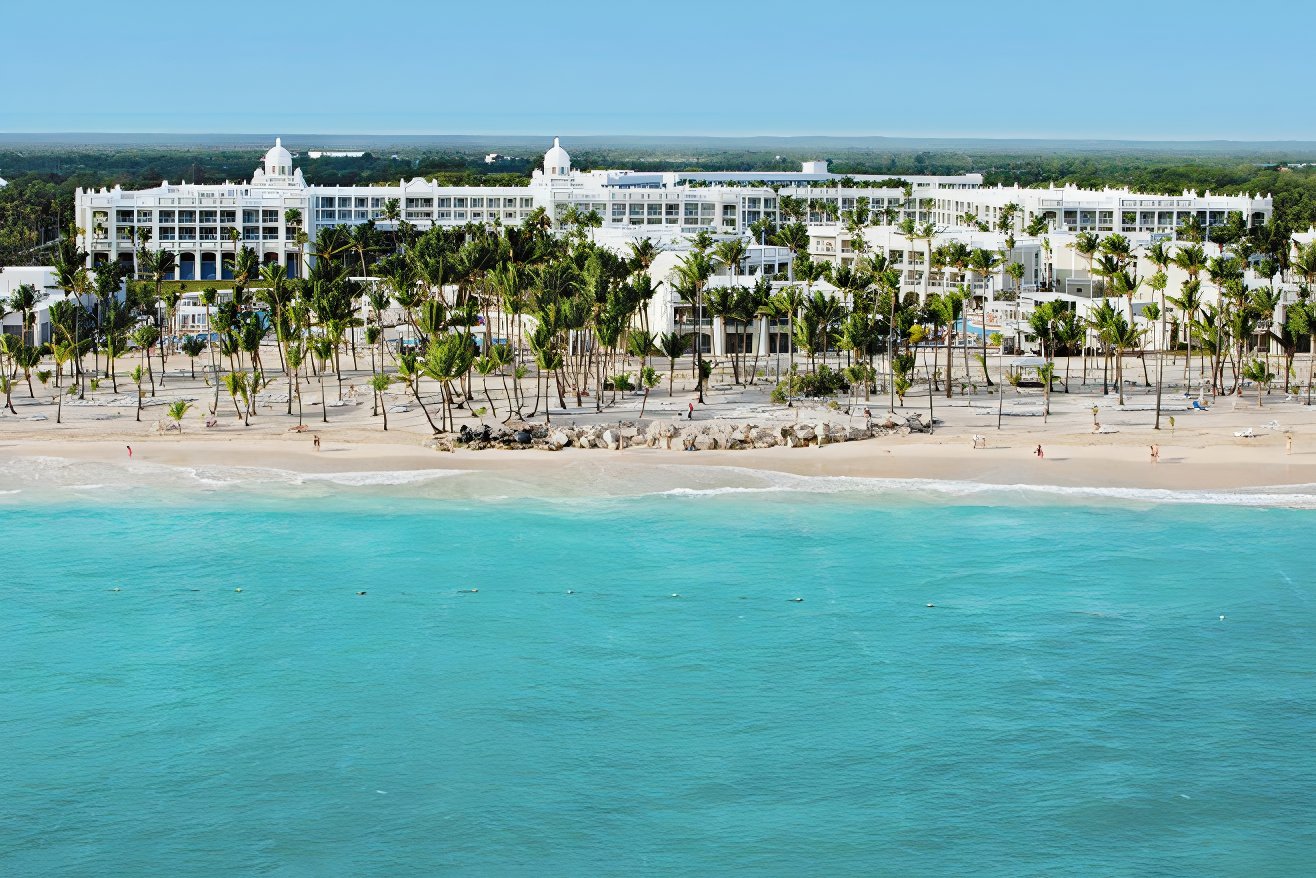 Aerial view of Riu Palace Bavaro, offering wedding packages for 10 people