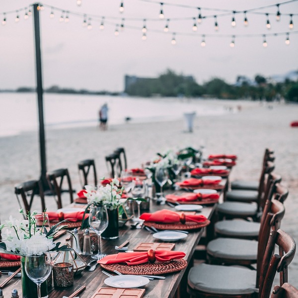 The Ultimate Guide to Stress-Free Wedding Planning: Tips and Tricks for a Smooth Journey to &lsquo;I Do&rsquo;