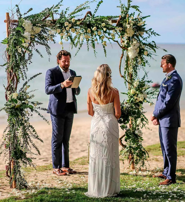 What is a Wedding Celebrant? The New Trend