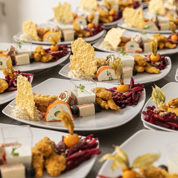 Culinary Adventures: A Guide to&nbsp; Destination Wedding Tasting Menus