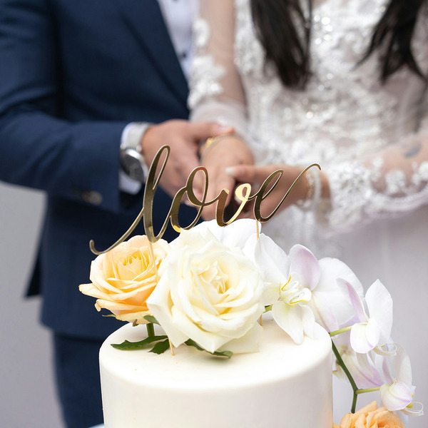 5 Destination Wedding Cake Designs We Love