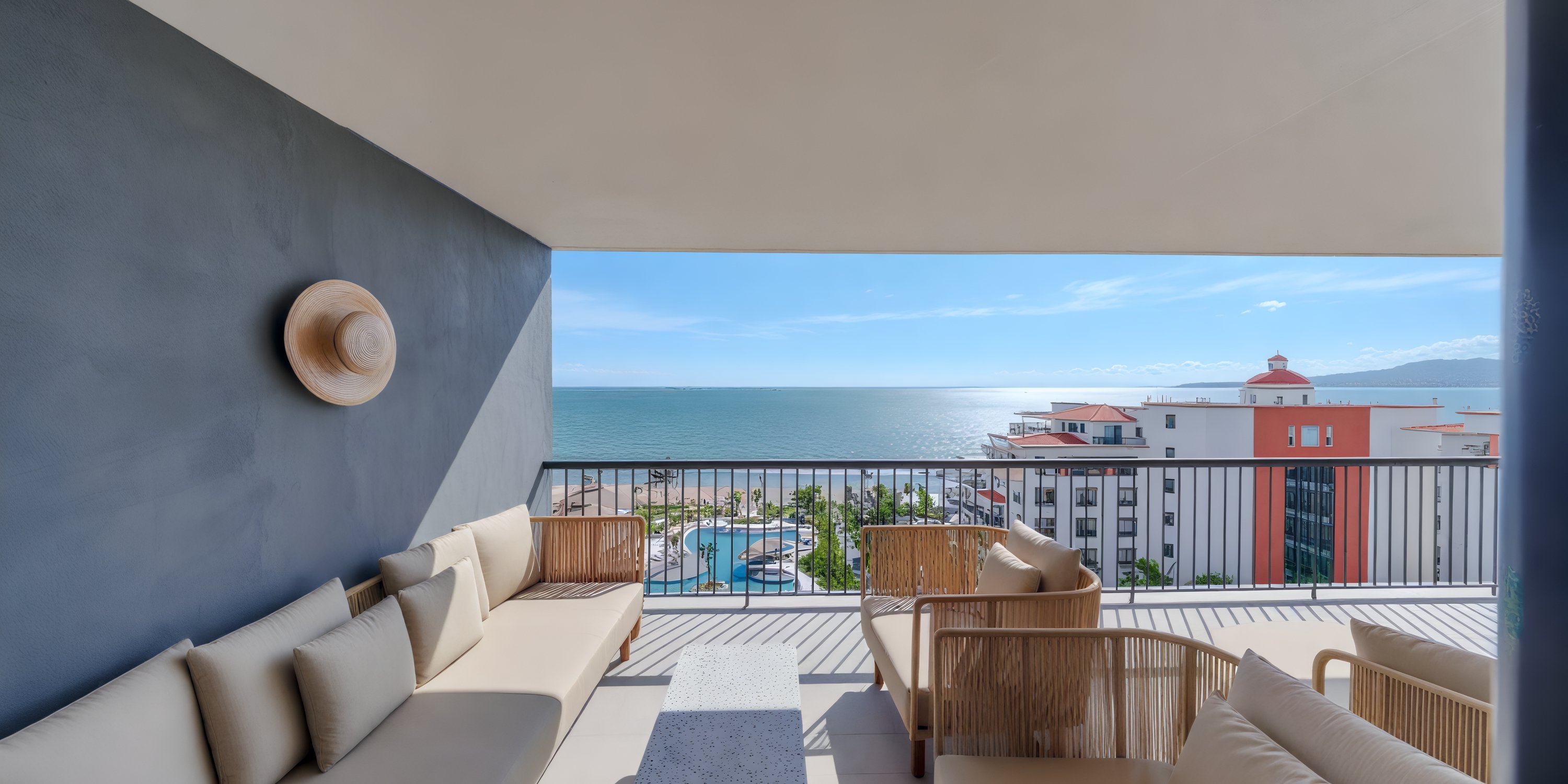 Modern balcony at UNICO 20°105° Riviera Nayarit, ideal for a destination wedding, with ocean views.