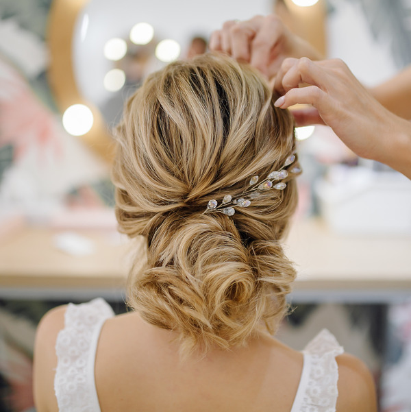 21 of the Most Beautiful Beach Wedding Hairstyles Trending Today