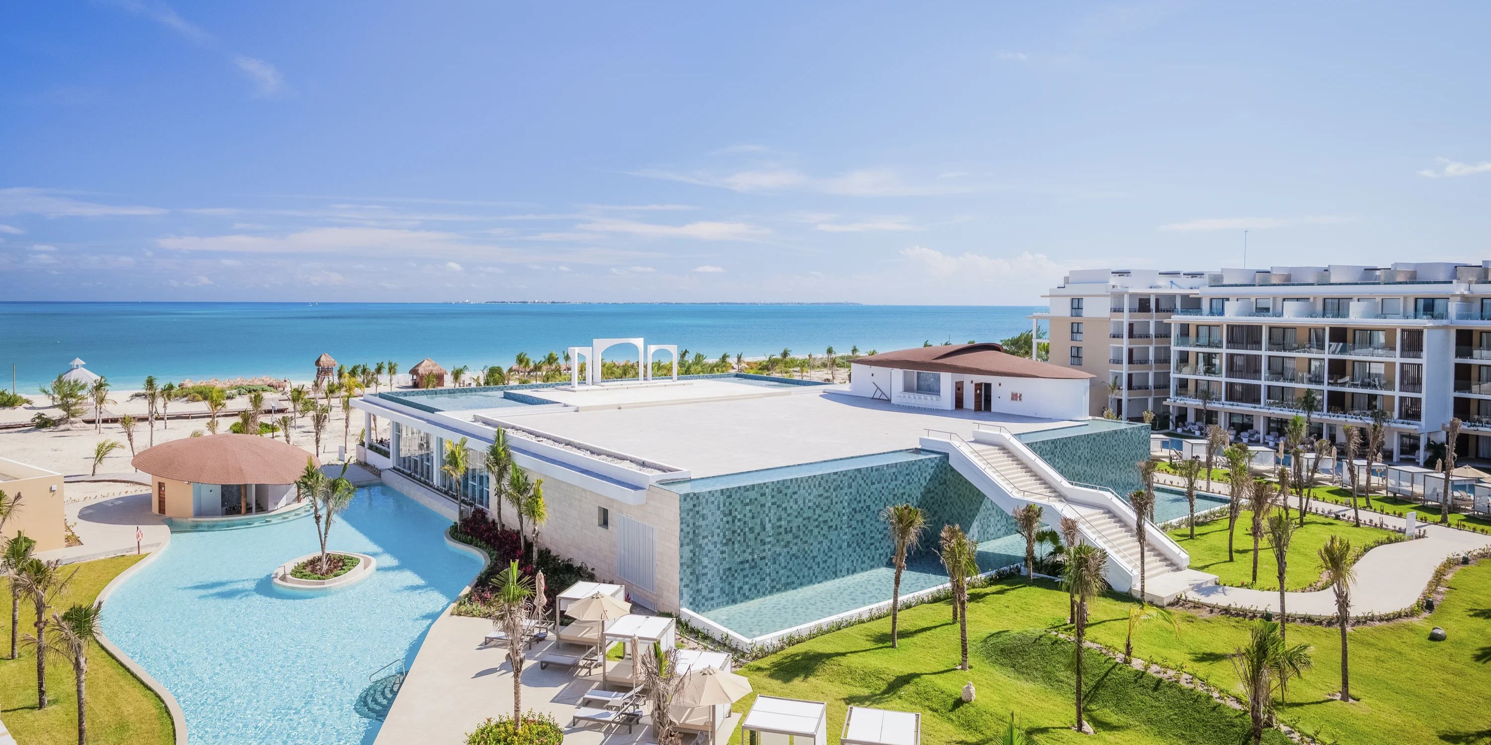 Modern beachfront resort with pool, perfect for destination weddings at Majestic Mirage Costa Mujeres.