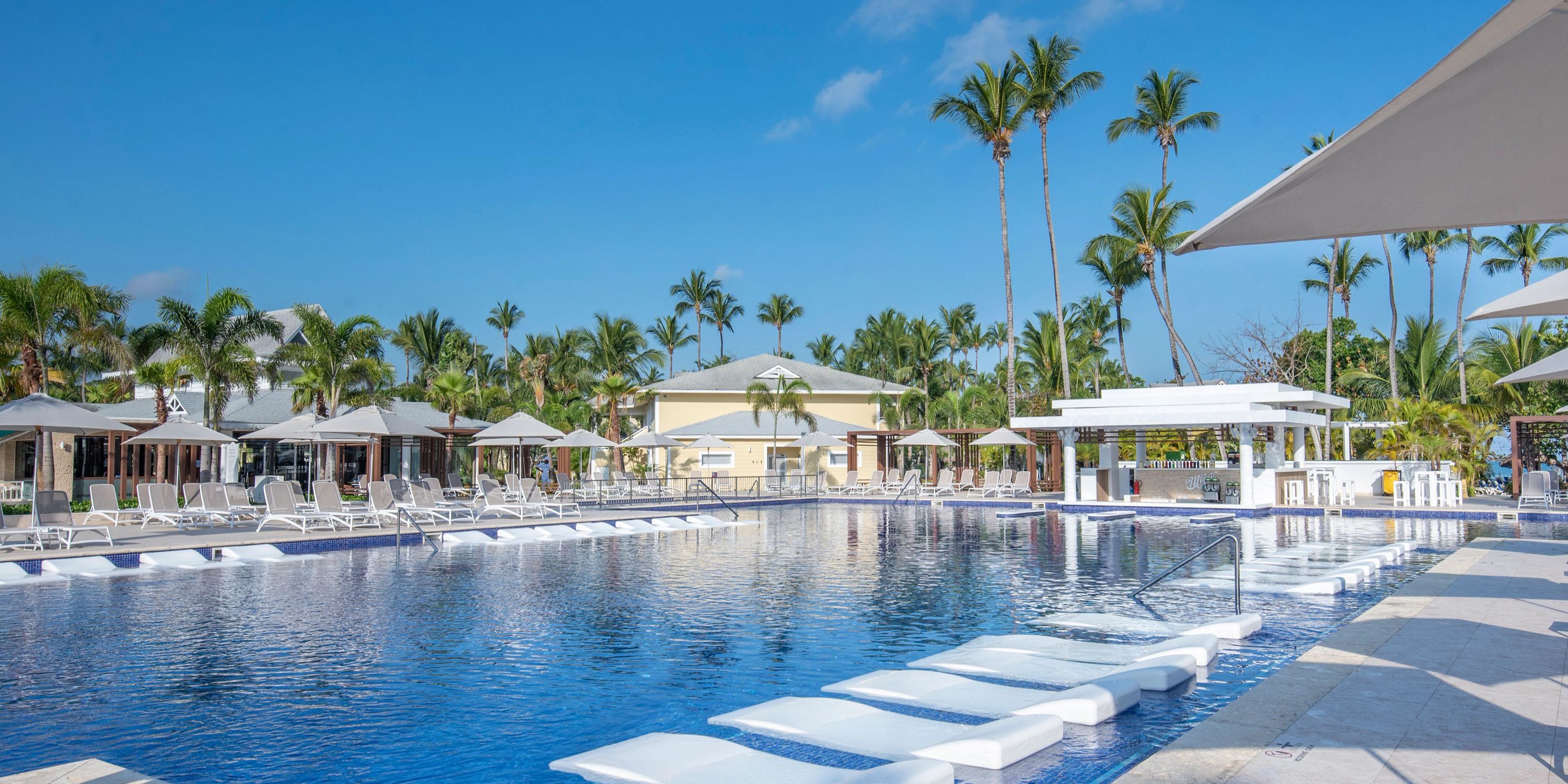 Bahia Principe Grand El Portillo: outdoor pool with lounge chairs&mdash;perfect for a destination wedding.