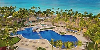 Aerial view of Catalonia Bayahibe resort, ideal for a destination wedding, with pool and palm trees.