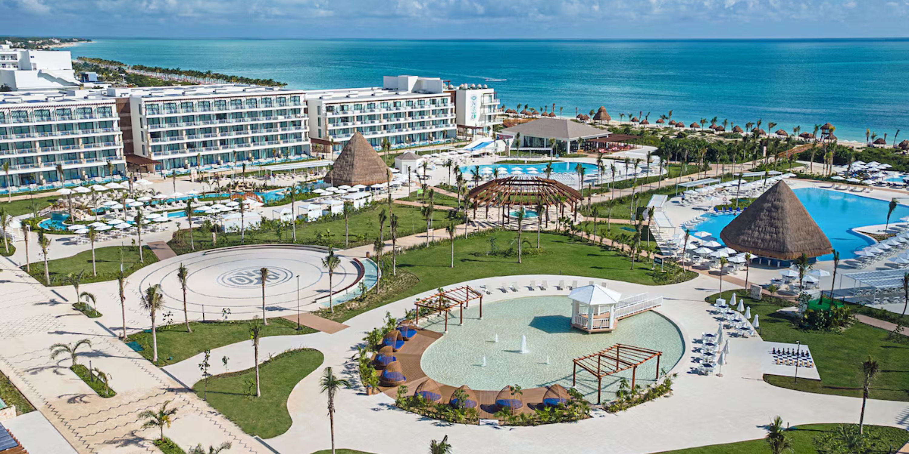 Ocean Coral and Turquesa: a beachfront resort ideal for destination weddings, with pools and gardens.